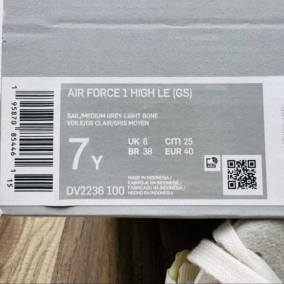 Nike Air Force 1 High LE - Picture 8 of 8